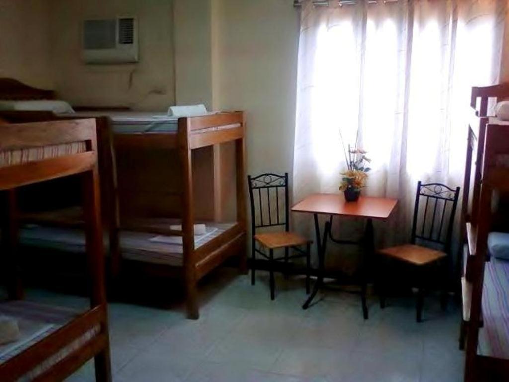 Balayong pensión Puerto Princesa Habitación foto